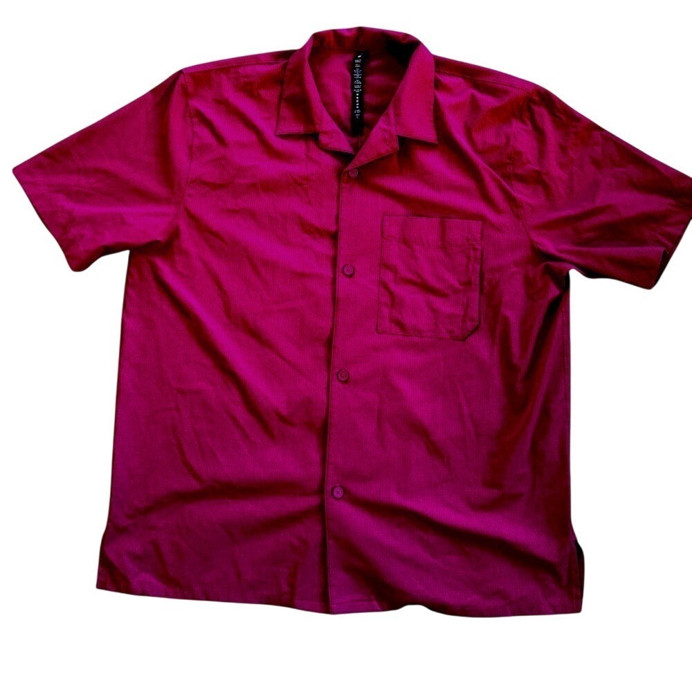 Lululemon‎ Men's Short Sleeve Button Up Shirt Maroon Textured Casual Performance